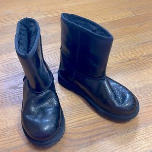 Kid UGG’s black shimmer. lightly worn.